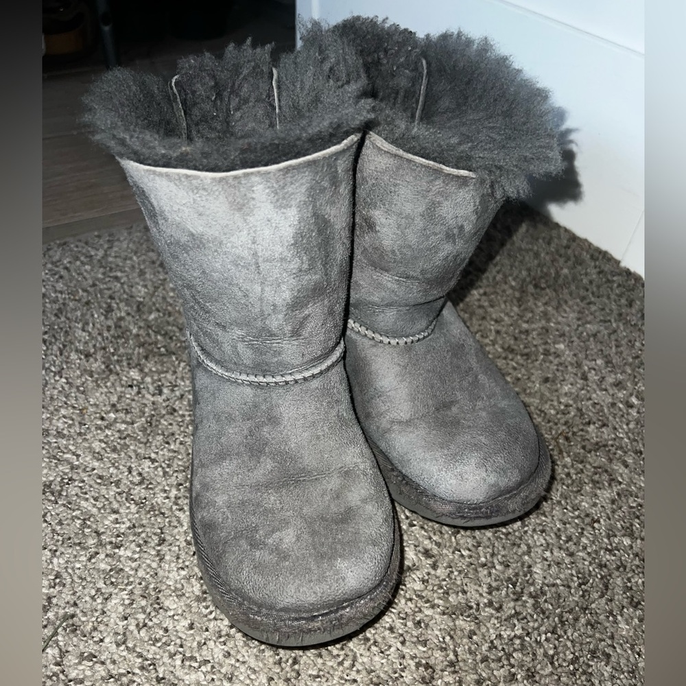 Grey bow uggs size 11 toddler
